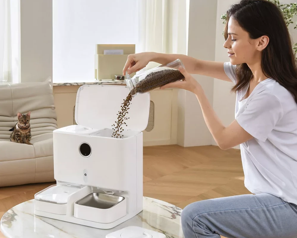 best automatic cat feeder with camera